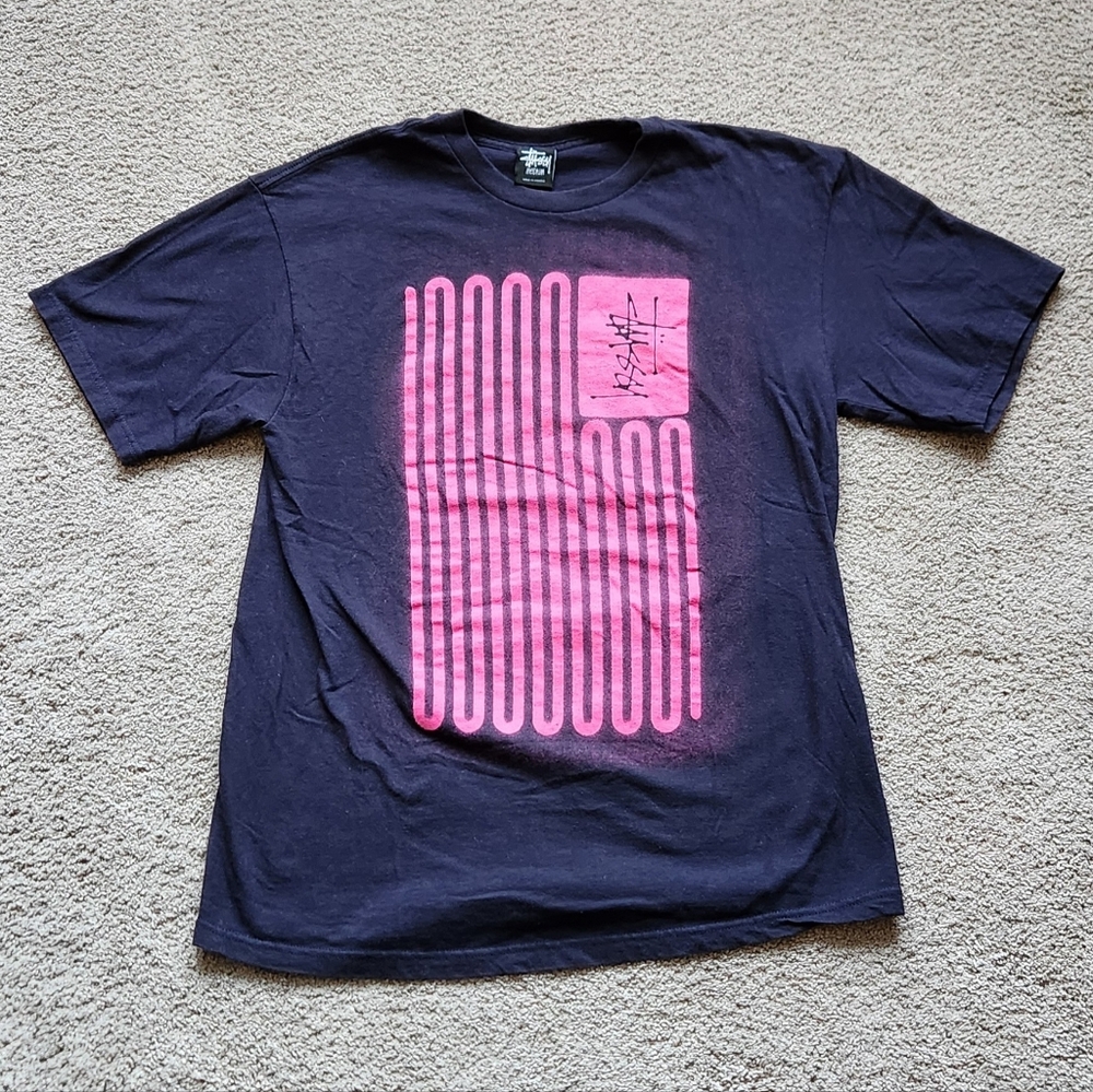 Stussy Dark Tee with Vibrant Pink Design